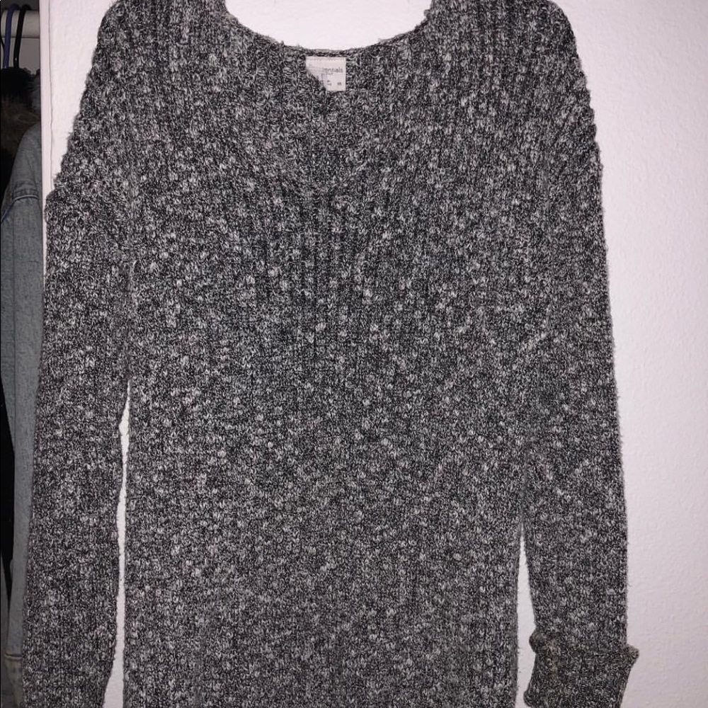 Tilly’s black and white sweater